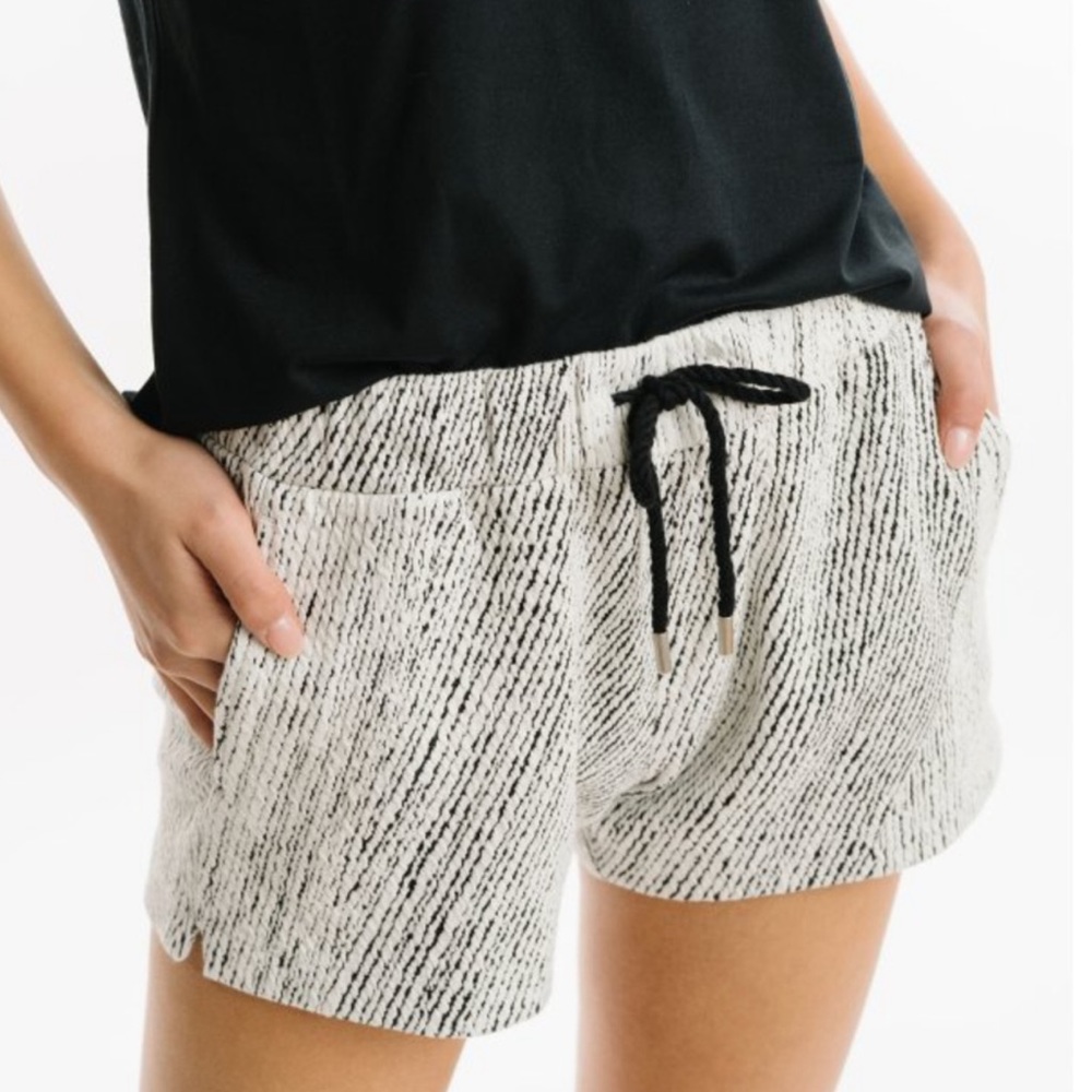 NWT Zyia White Weave Texture Drawstring Pull On Shorts 2XL